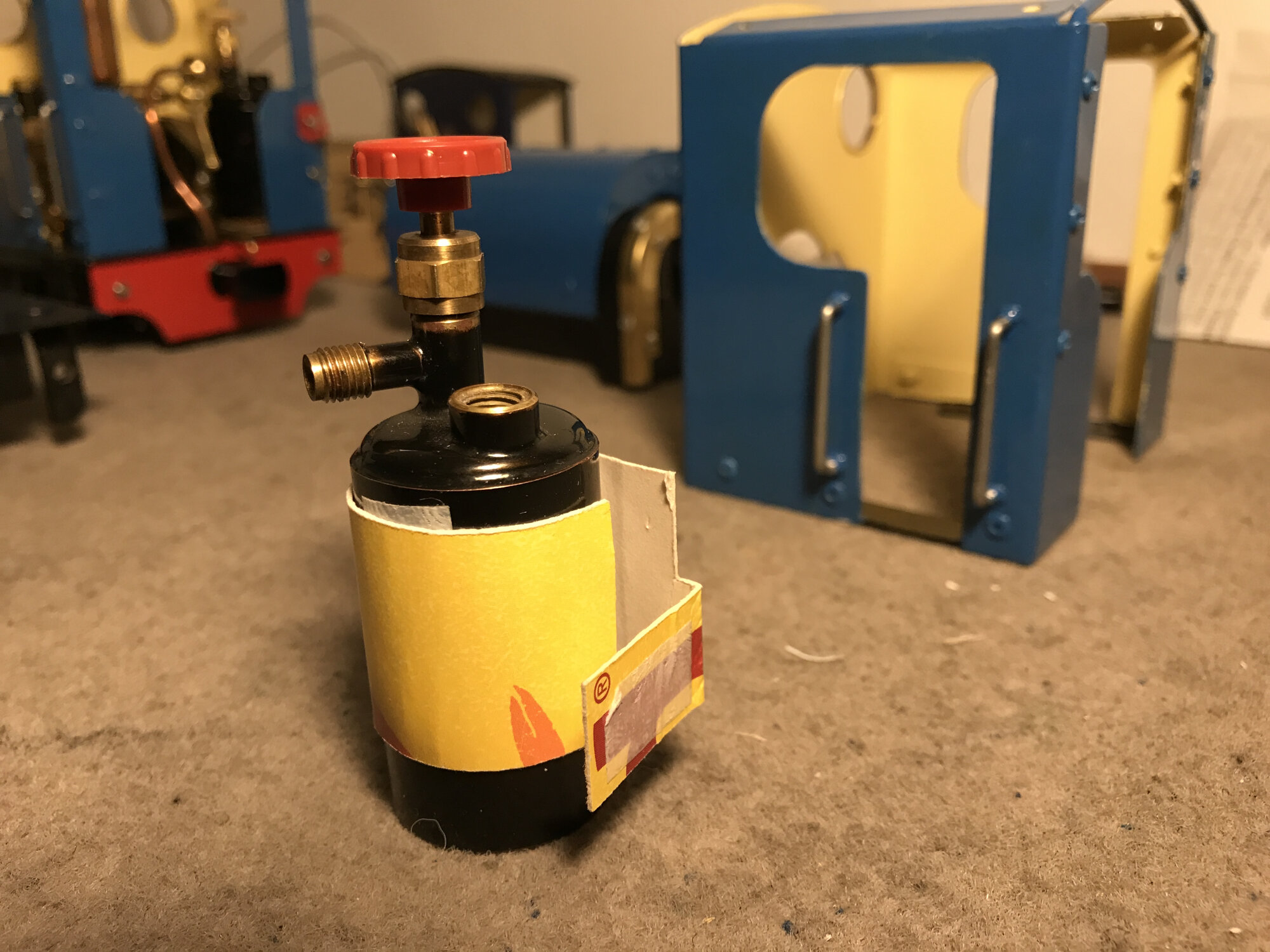 Pattern tank mounting